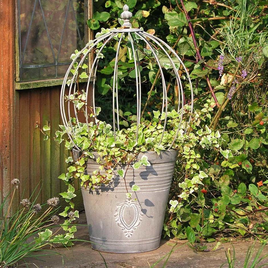Vintage Style Metal Topiary Globe