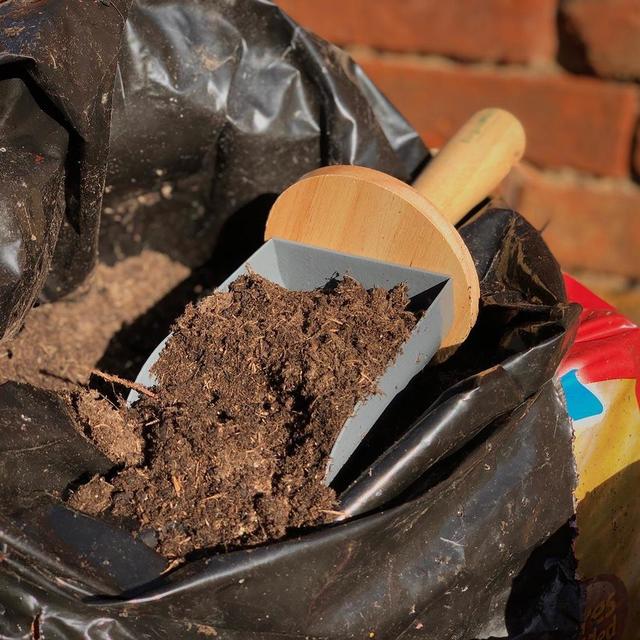 Buy Soil Scoop for Planters — The Worm that Turned revitalising your