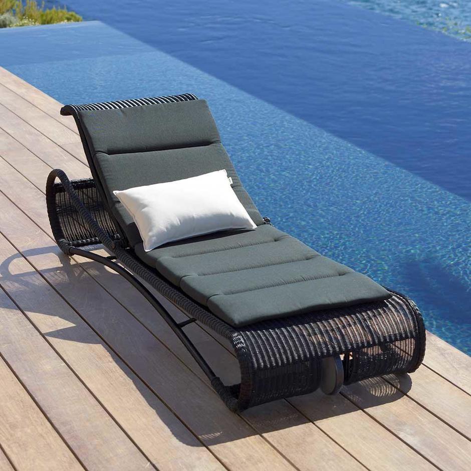 Home_main_escape_sunbed_black