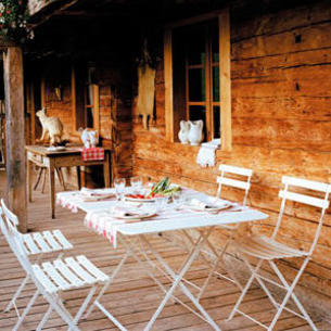Bistro 117x77 Table